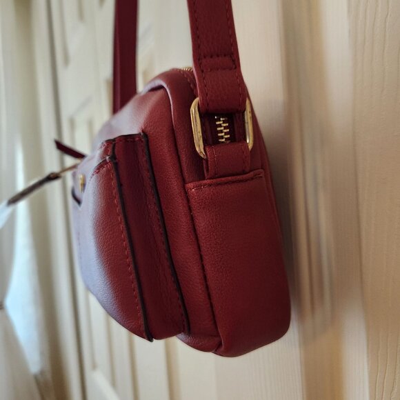 Kelly & Katie Red Crossbody Bag With Front Pocket & Adjustable Strap - Picture 8 of 11